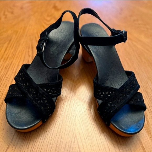 UGG Luella Black suede leather ankle strap clog sandals 9 NWT - Picture 5 of 10